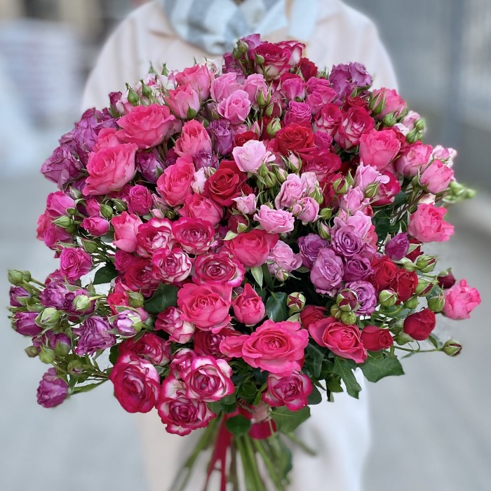 25 кустовых роз 70 см