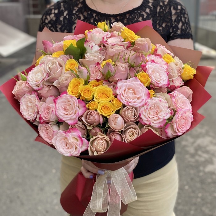 25 кустовых роз Цвет Любви