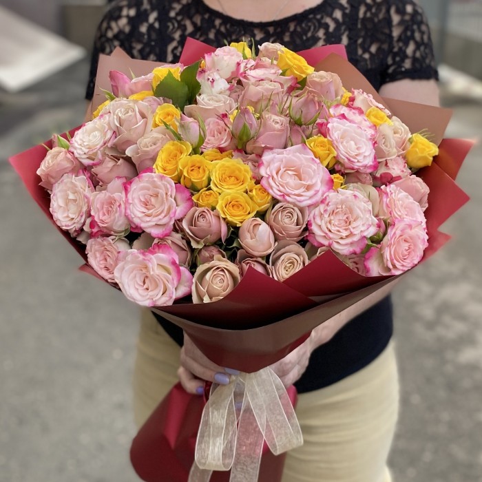 25 кустовых роз Цвет Любви