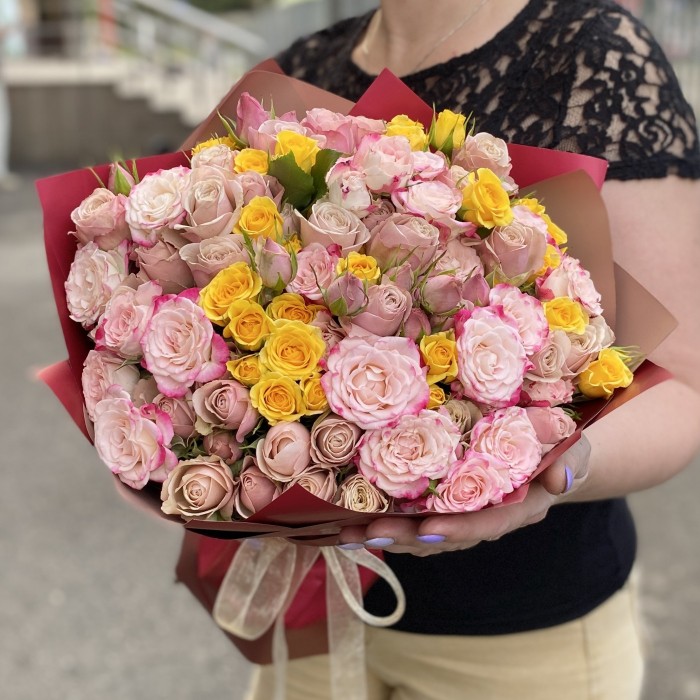 25 кустовых роз Цвет Любви