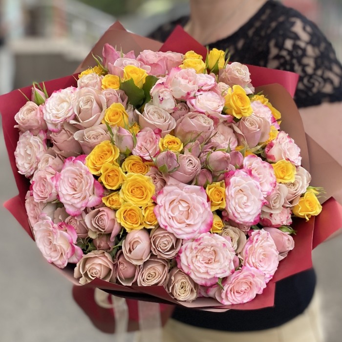 25 кустовых роз Цвет Любви