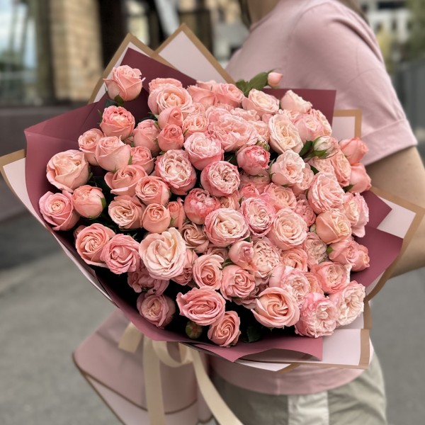 25 кустовых розовых роз Мадам Бомбастик