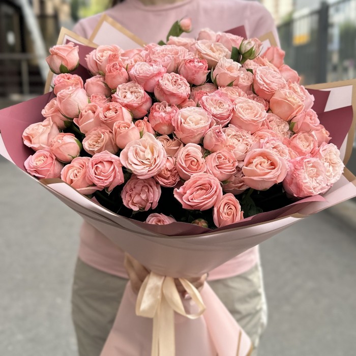 25 кустовых розовых роз Мадам Бомбастик