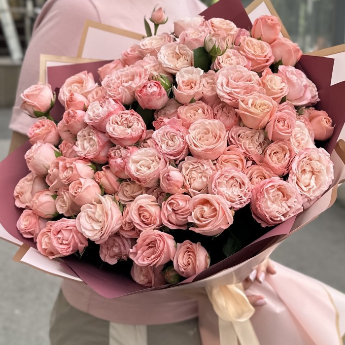 25 кустовых розовых роз Мадам Бомбастик