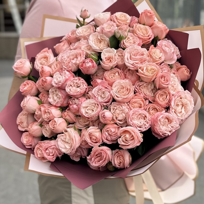 25 кустовых розовых роз Мадам Бомбастик