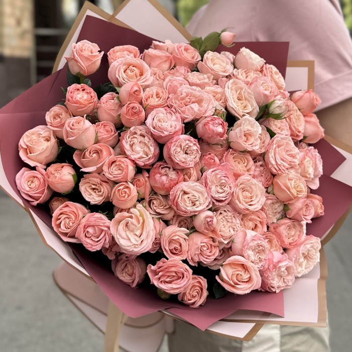 25 кустовых розовых роз Мадам Бомбастик