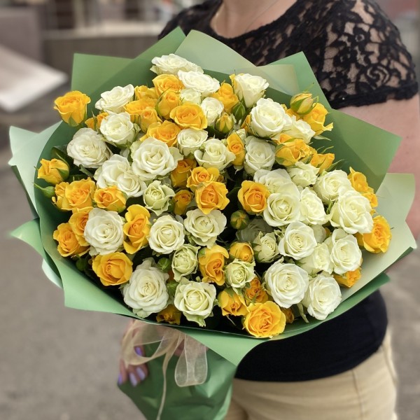 25 кустовых роз Сияние Романтики