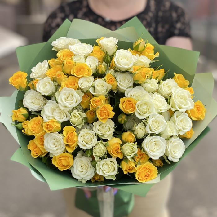 25 кустовых роз Сияние Романтики