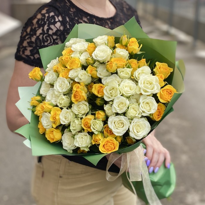 25 кустовых роз Сияние Романтики