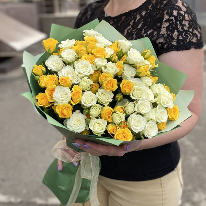 25 кустовых роз Сияние Романтики