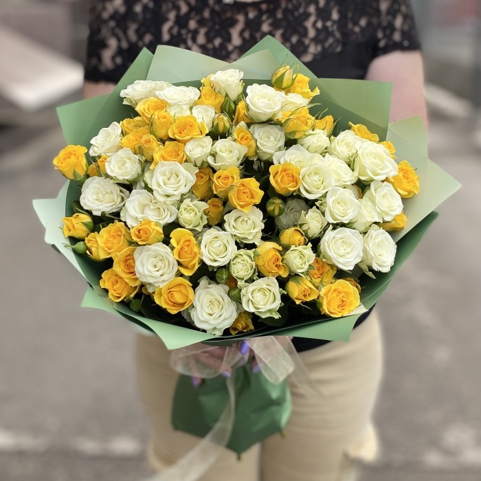 25 кустовых роз Сияние Романтики