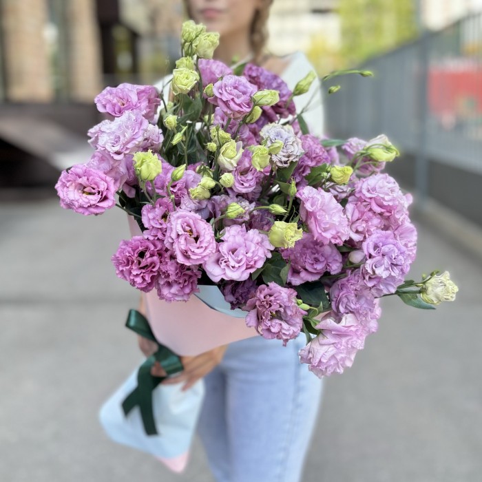 25 махровых лавандовых эустом