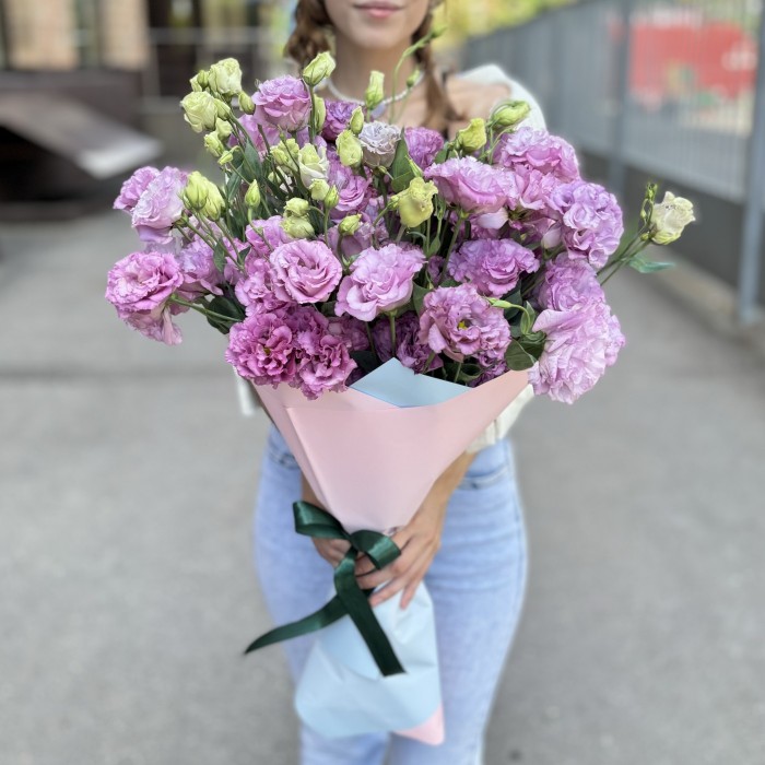 25 махровых лавандовых эустом