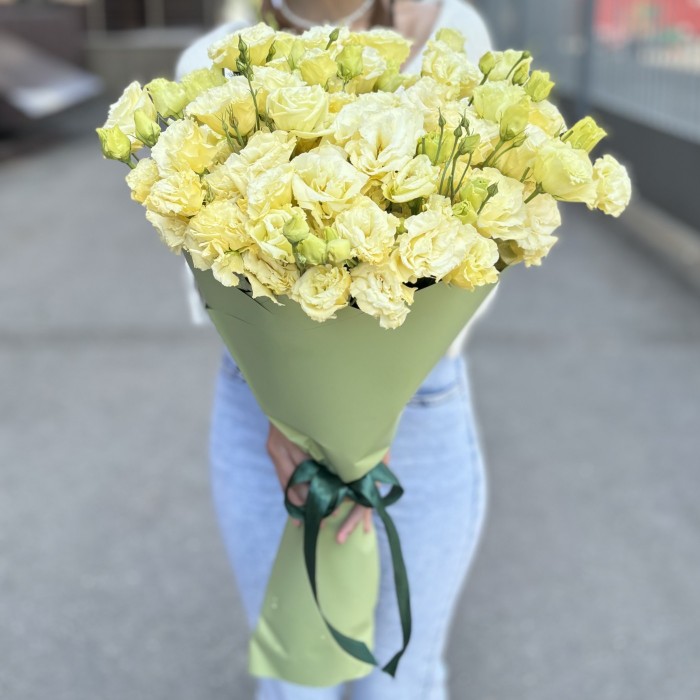 25 махровых кремовых эустом