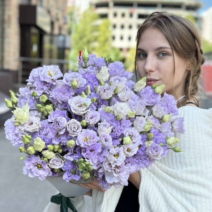 25 махровых лавандовых эустом