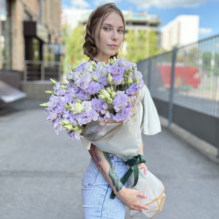 25 махровых лавандовых эустом