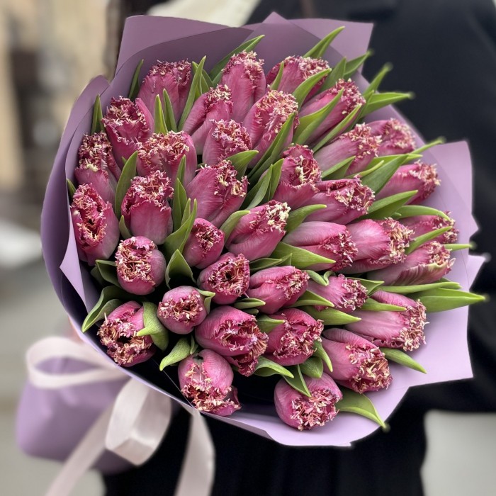 35 махровых темно-розовых тюльпанов в упаковке