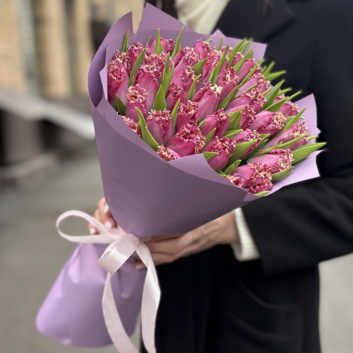 35 махровых темно-розовых тюльпанов в упаковке