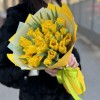 25 махровых желтых тюльпанов
