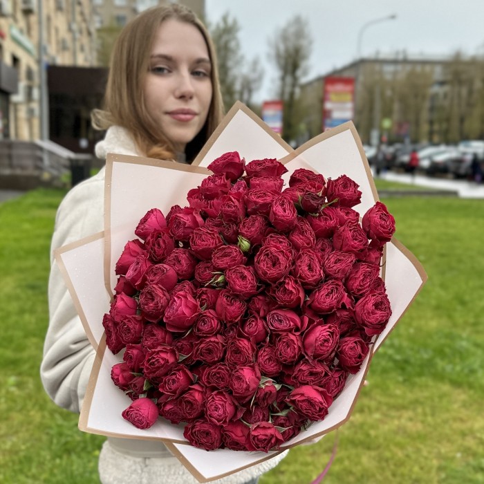 25 малиновых кустовых пионовидных роз Пати Трендсеттер