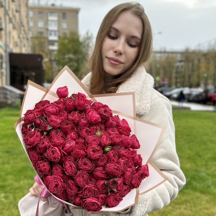 25 малиновых кустовых пионовидных роз Пати Трендсеттер