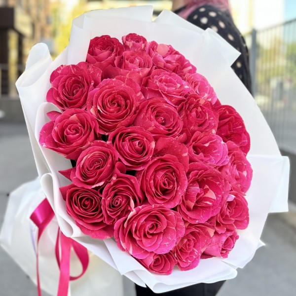25 малиновых роз Пандора
