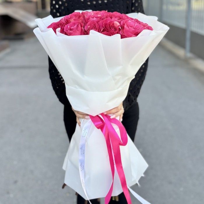 25 малиновых роз Пандора