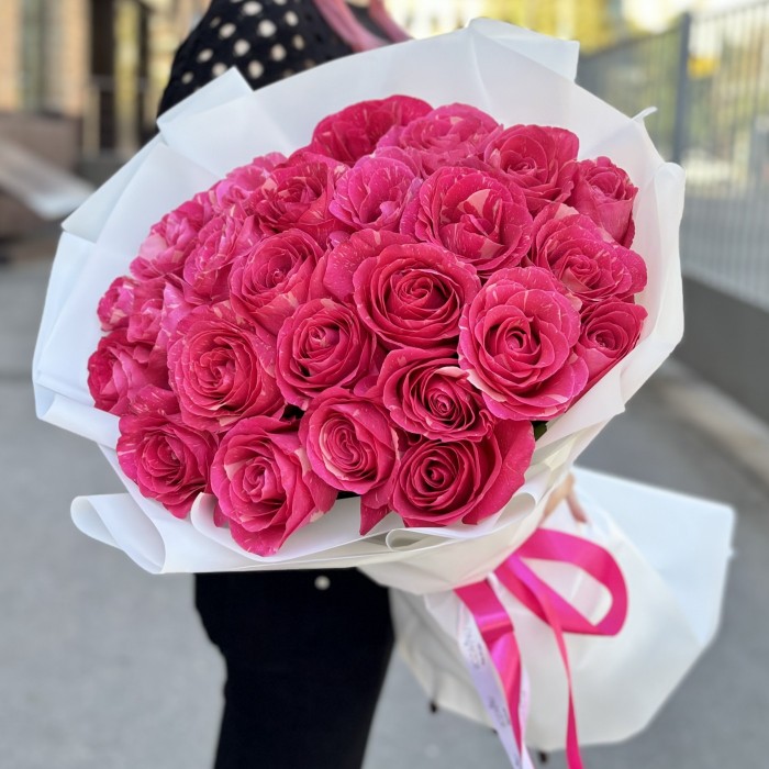 25 малиновых роз Пандора