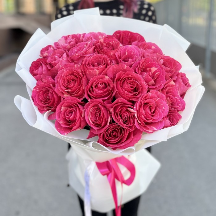 25 малиновых роз Пандора