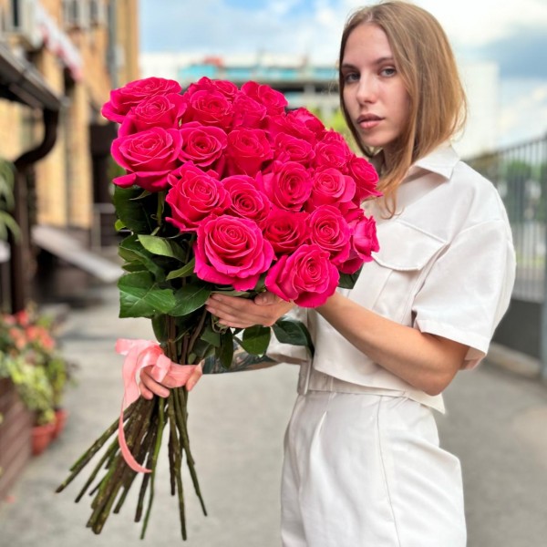 25 малиновых роз Пинк Флойд 80 см