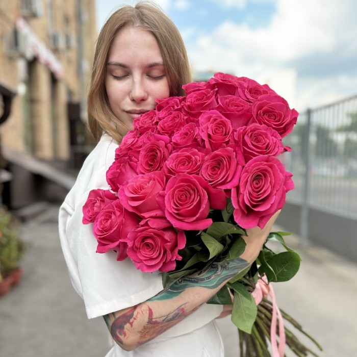 25 малиновых роз Пинк Флойд 80 см