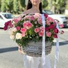 25 нежных кустовых и пионовидных роз в корзине MIX