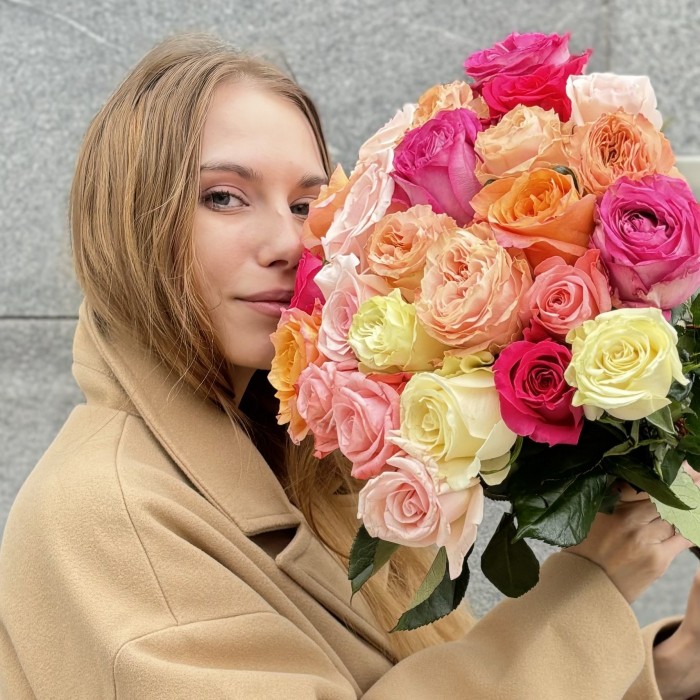 25 пастельных роз MIX
