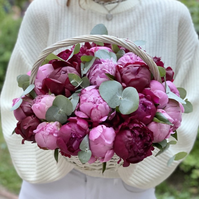 25 пионов Флеминг и Канзас в корзине