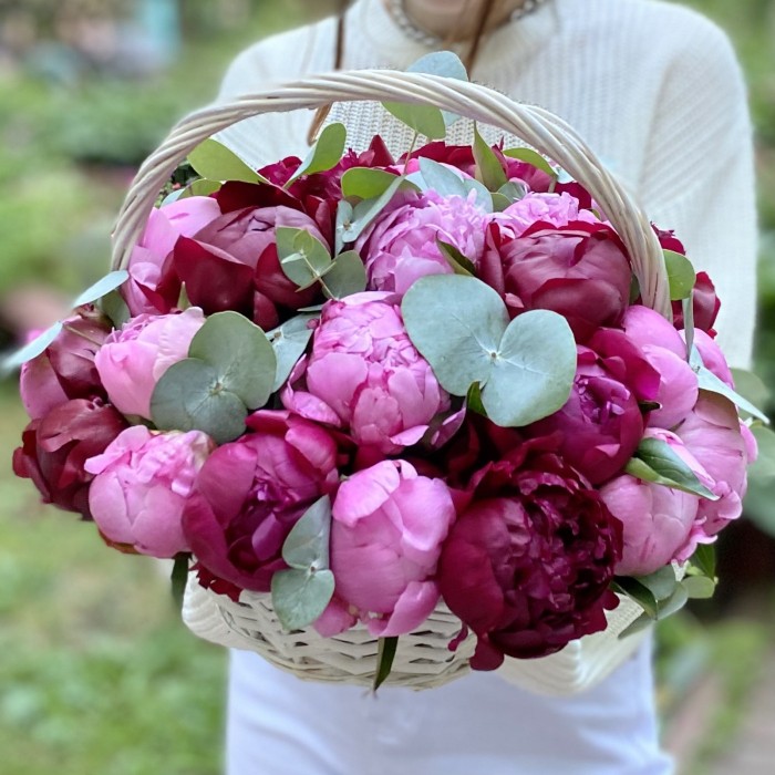 25 пионов Флеминг и Канзас в корзине