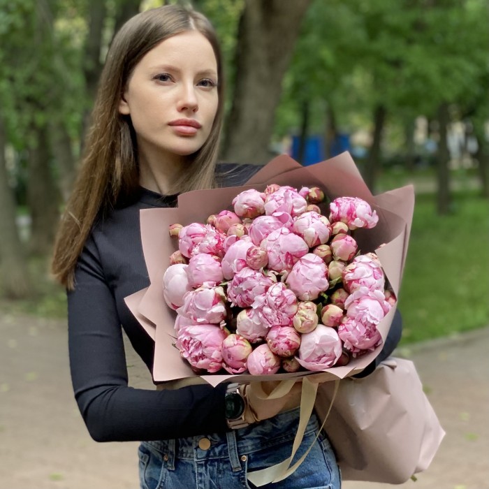 25 Пионов Сара Бернар кустовые