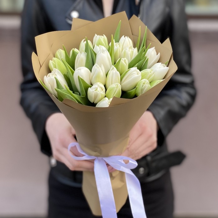 25 пионовидных белых тюльпанов в упаковке