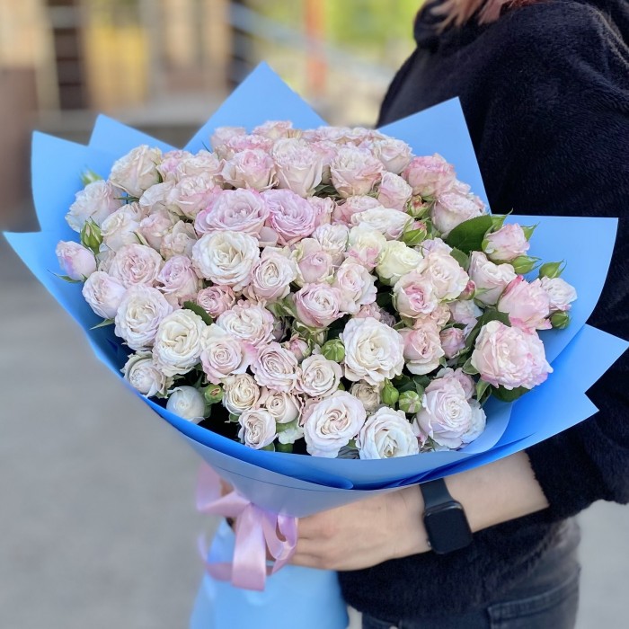 25 пионовидных кустовых роз Энджел Бомбастик