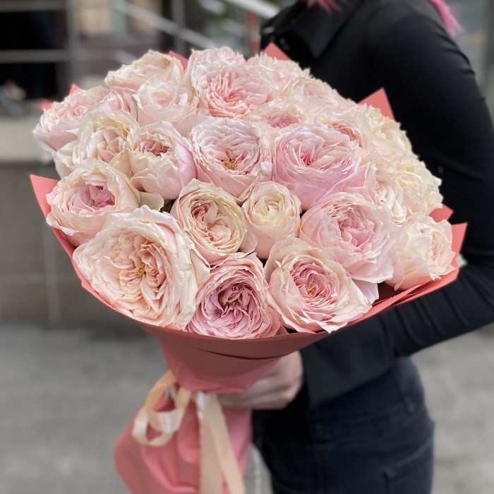 25 пионовидных роз Тсумуги