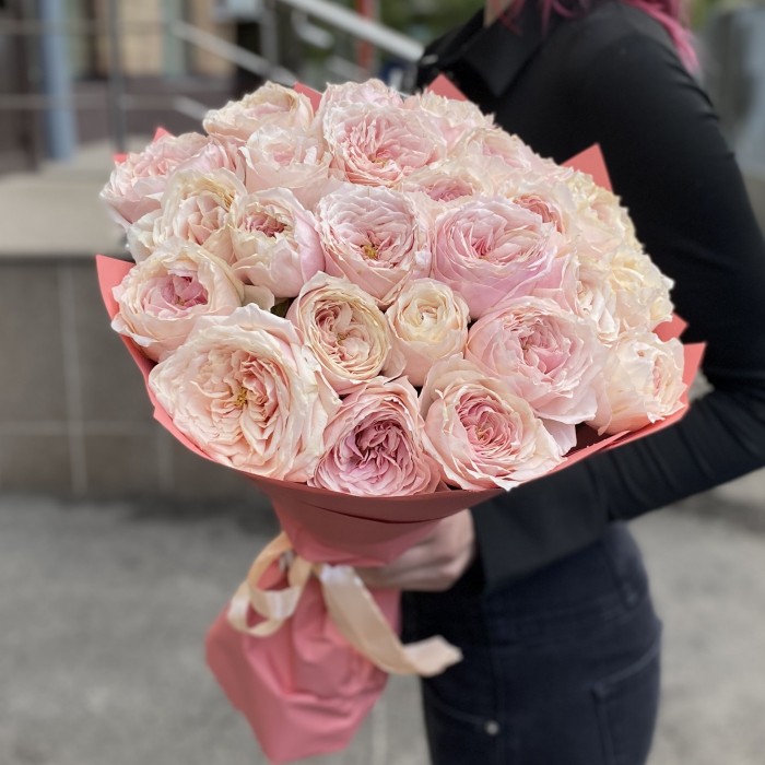 25 пионовидных роз Тсумуги