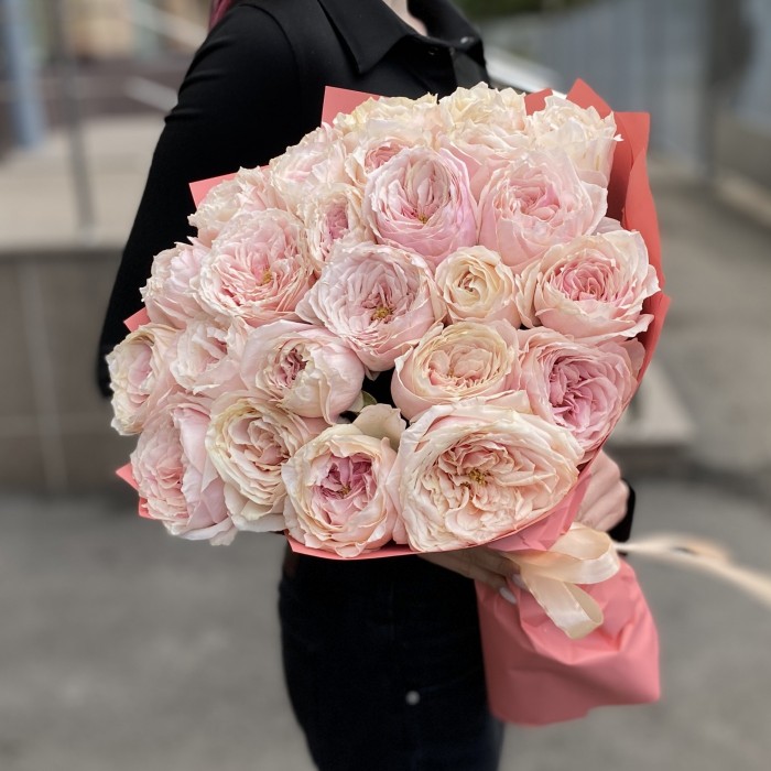 25 пионовидных роз Тсумуги
