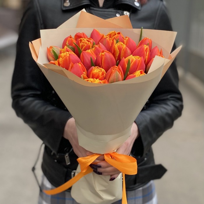 25 пионовидных  тюльпанов Мира