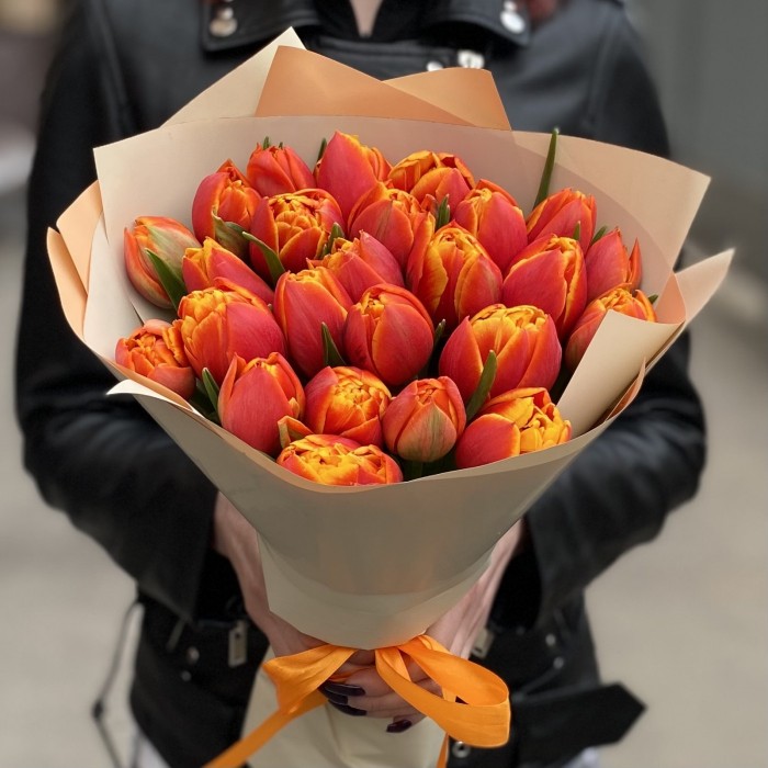 25 пионовидных  тюльпанов Мира