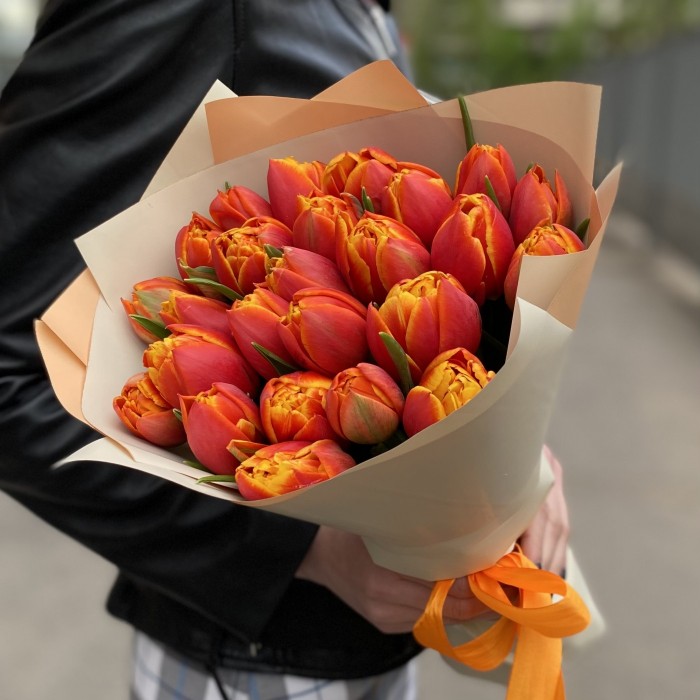 25 пионовидных  тюльпанов Мира