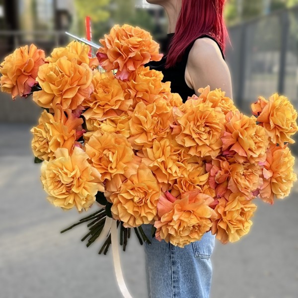 25 пышных роз Фри Спирит