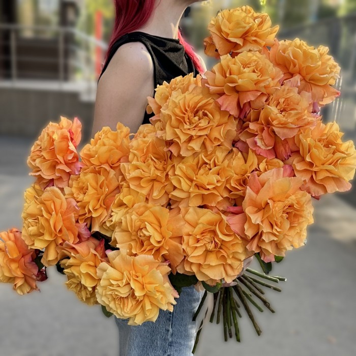 25 пышных роз Фри Спирит