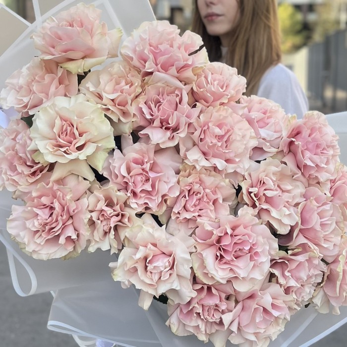 25 пышных роз Пинк Мондиаль