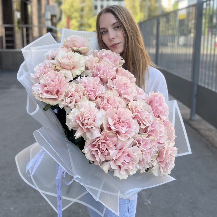 25 пышных роз Пинк Мондиаль