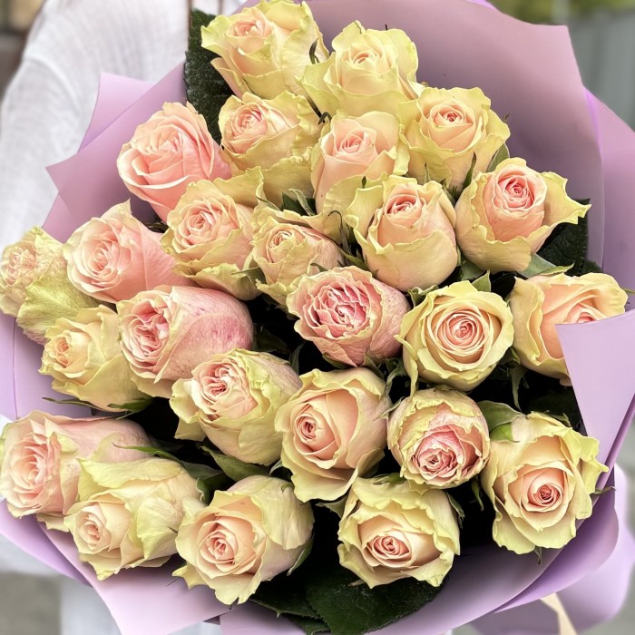 25 роз Фруттето