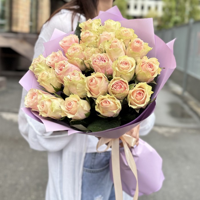 25 роз Фруттето